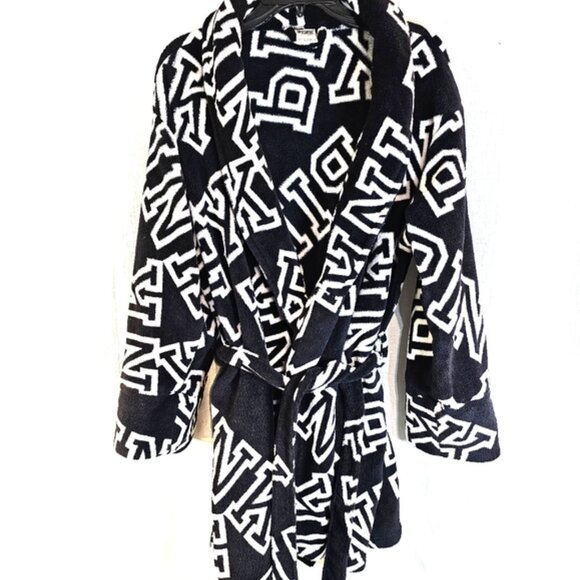 Victoria’s Secret PINK Black & White Logo Robe Size XS/S - Picture 2 of 4